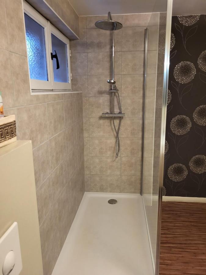 Chambre Au Tonneau Fleurie Buitenkant foto