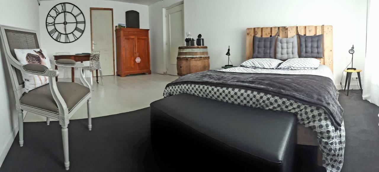 Chambre Au Tonneau Fleurie Buitenkant foto